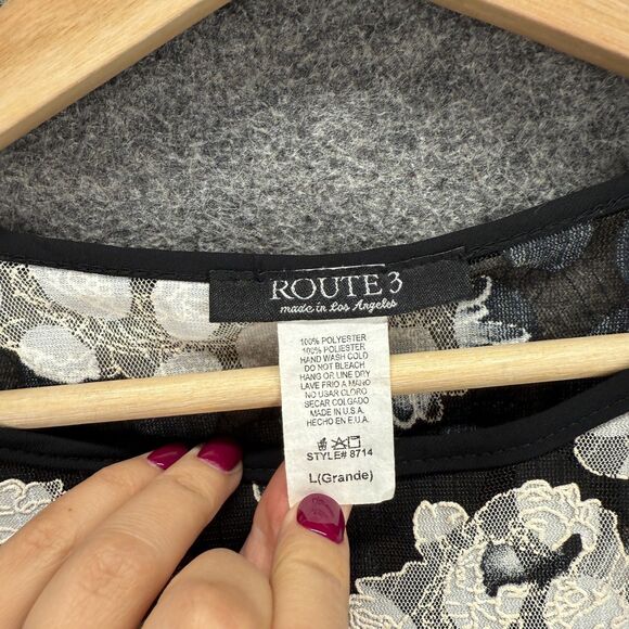 Route 3 Blouse Women L Large Black Floral Cold Shoulder Short Sleeve Wide Strap - Picture 3 of 6